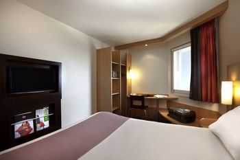 Ibis Aéroport Promenade Des Hotel 3*