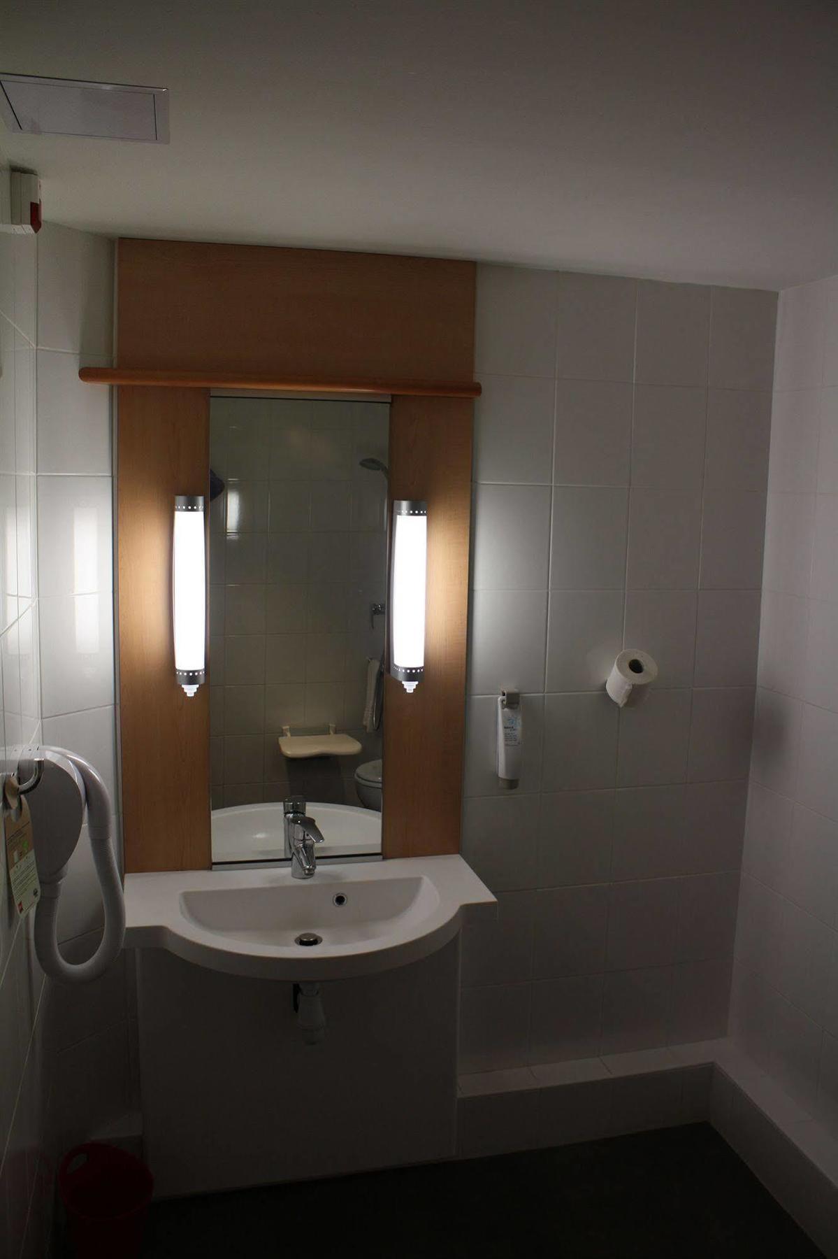 Hotel Ibis Aéroport Promenade Des Nice